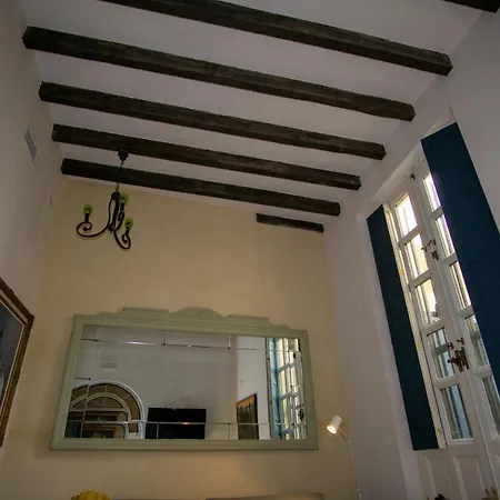 Lalasuites Sharis Apartment