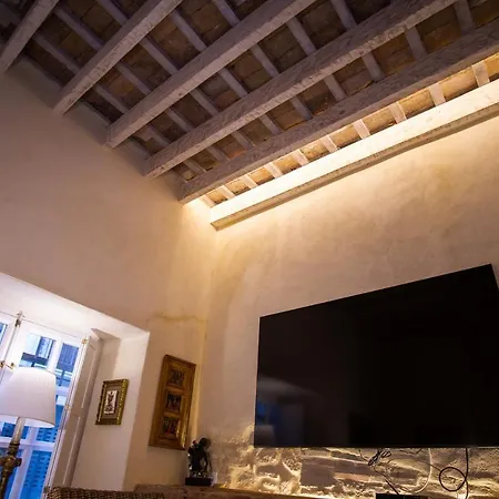 Lalasuites Sharis شقة