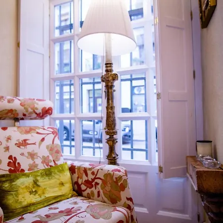 Apartment Lalasuites Sharis