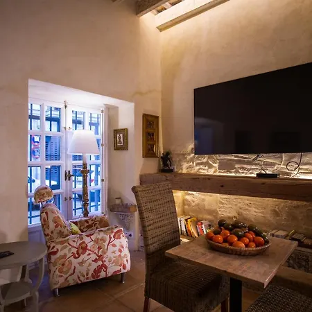 شقة Lalasuites Sharis *