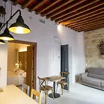Apartment Lalasuites Sharis *