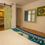 Lalasuites Sharis Apartment *