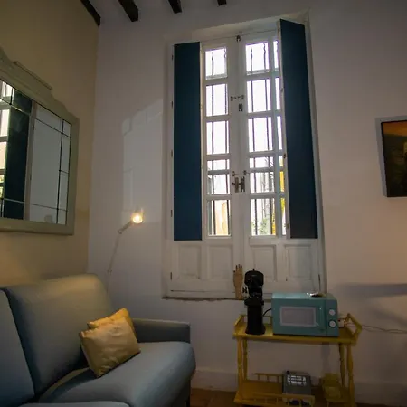 Apartament Sharis *
