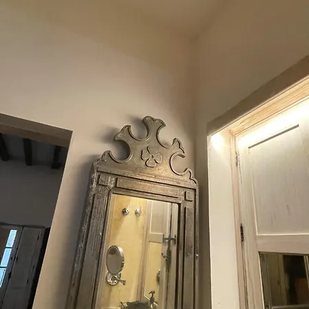 Sharis Apartament *
